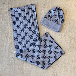 NWOT ✨ Michael Kors Scarf and Hat Set